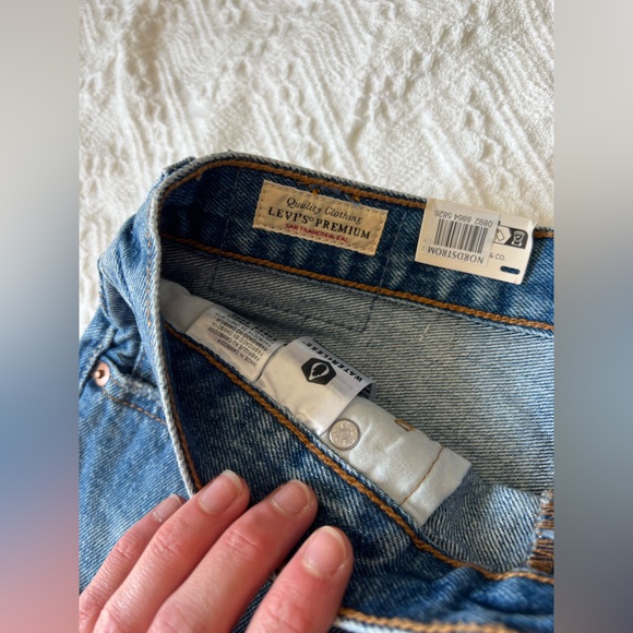 Levi’s 501 Original Fit High-Rise Women’s Jean Shorts in Blue, size 25, NWT! - Picture 8 of 13